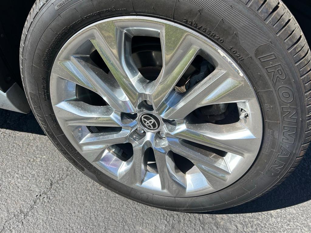 used 2021 Toyota Highlander car, priced at $36,450