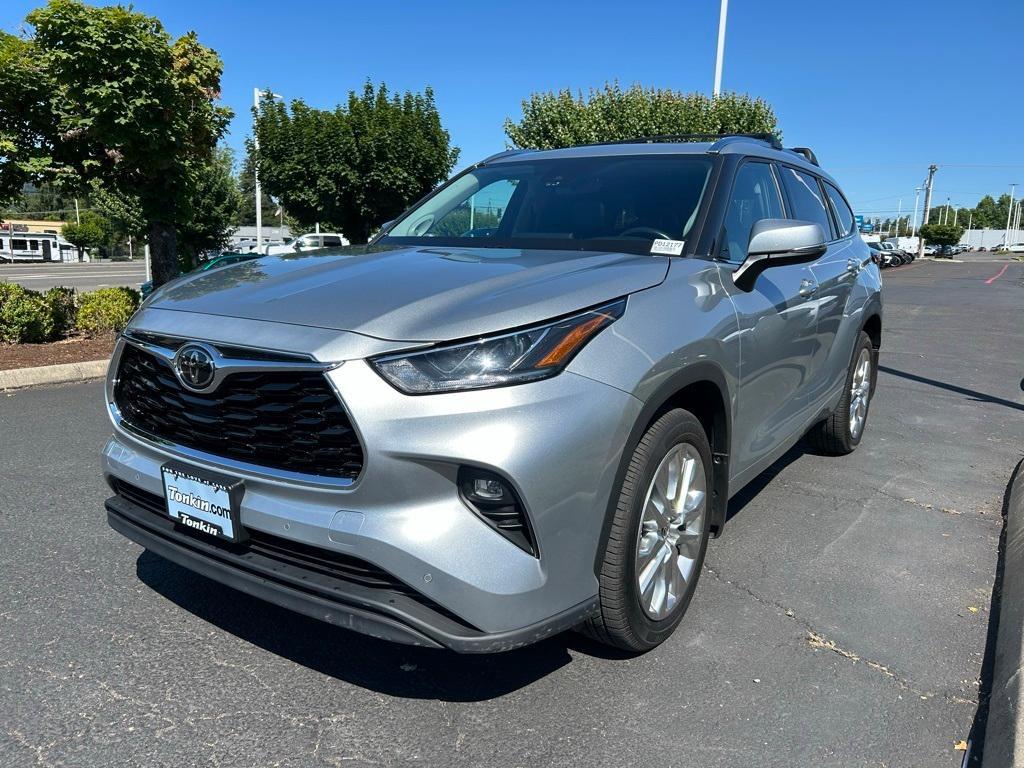 used 2021 Toyota Highlander car, priced at $36,450