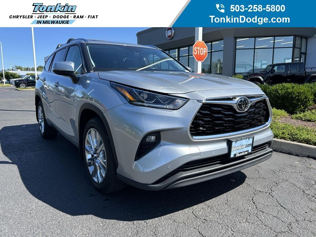 used 2021 Toyota Highlander car, priced at $35,994