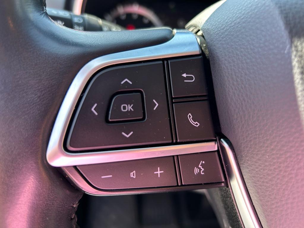 used 2021 Toyota Highlander car, priced at $36,450