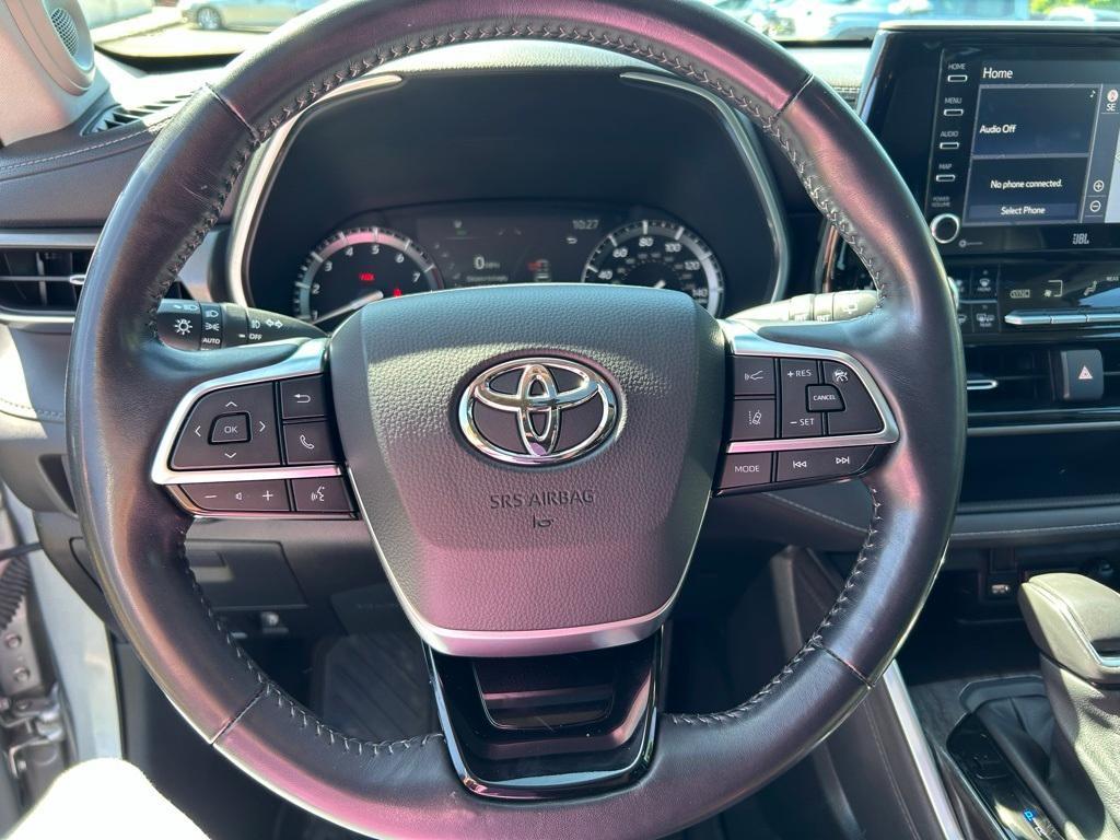 used 2021 Toyota Highlander car, priced at $36,450