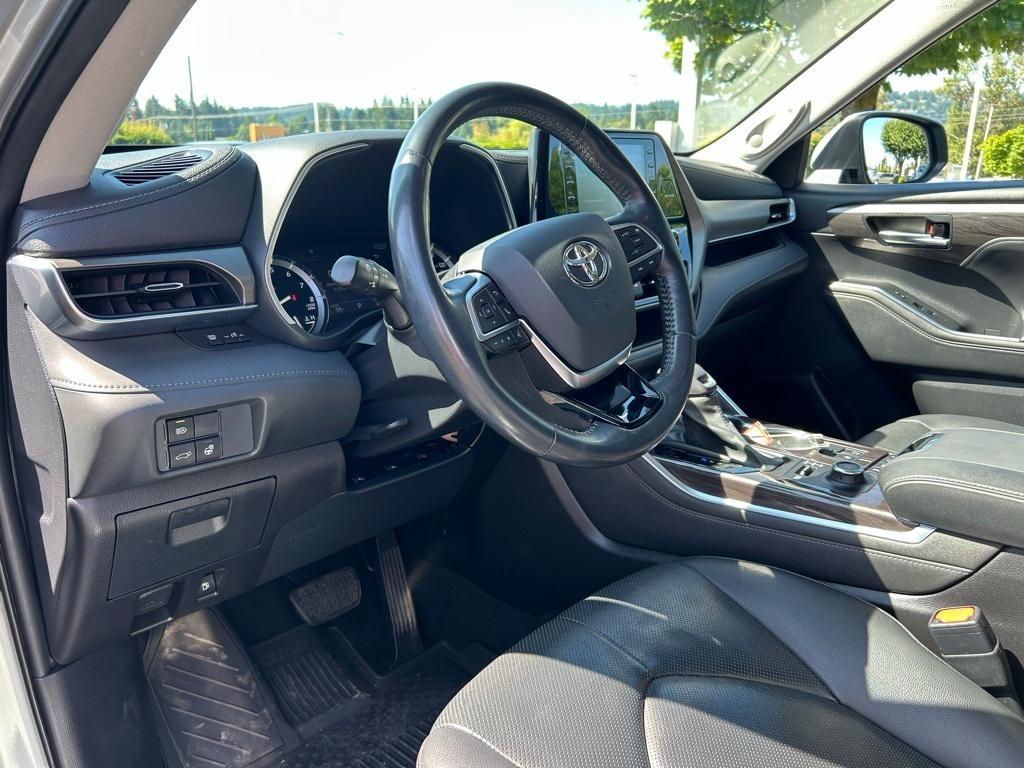 used 2021 Toyota Highlander car, priced at $36,450
