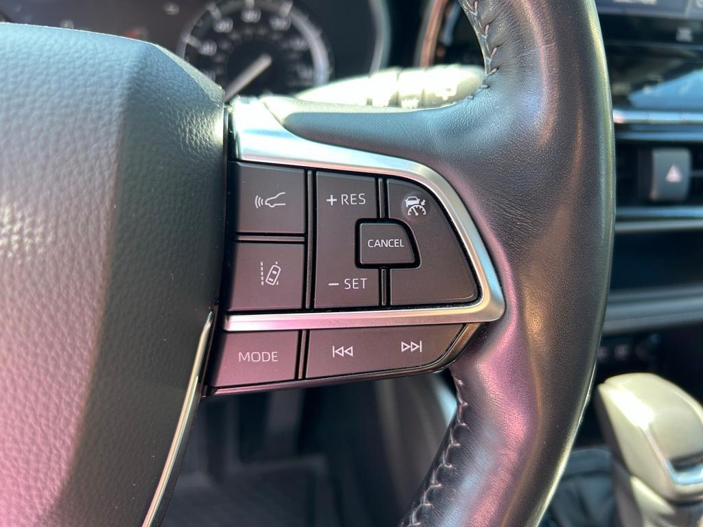 used 2021 Toyota Highlander car, priced at $36,450
