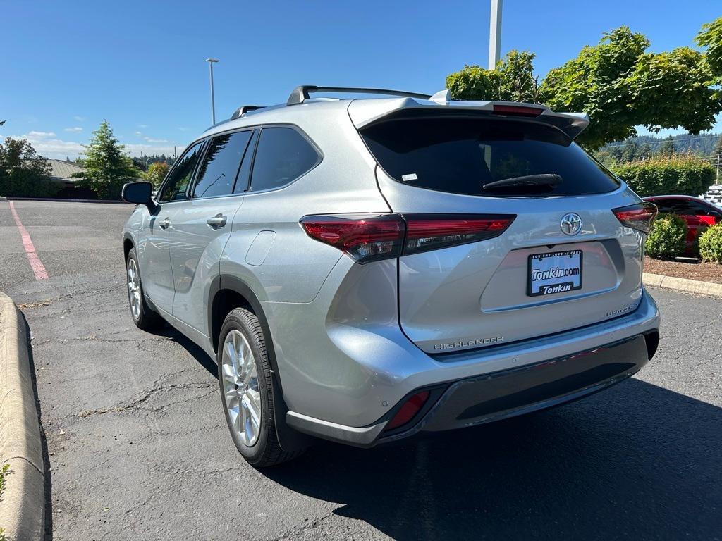 used 2021 Toyota Highlander car, priced at $36,450