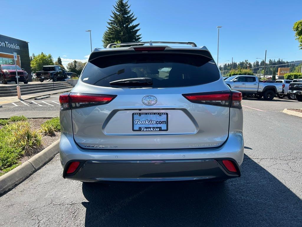 used 2021 Toyota Highlander car, priced at $36,450