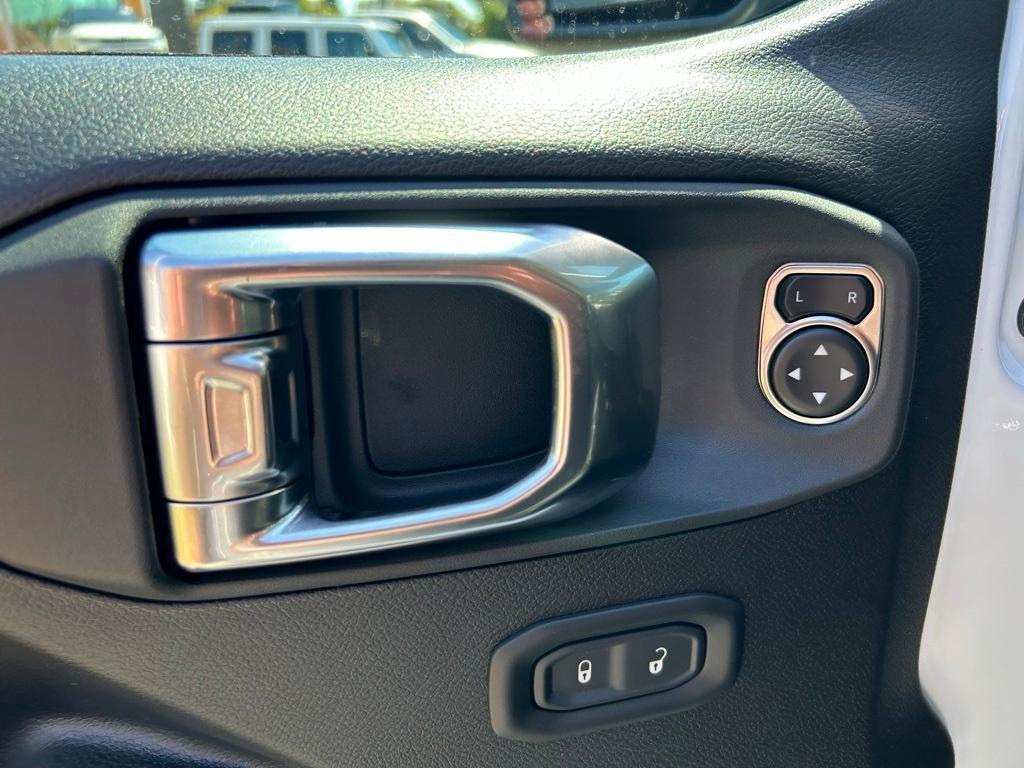 new 2025 Jeep Gladiator car, priced at $45,780