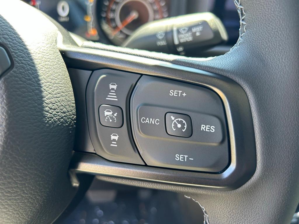 new 2025 Jeep Gladiator car, priced at $45,780