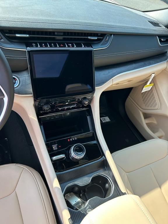 new 2025 Jeep Grand Cherokee car, priced at $45,877