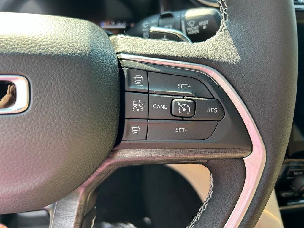 new 2025 Jeep Grand Cherokee car, priced at $45,877