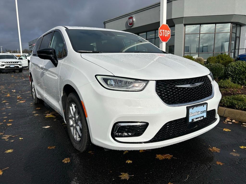 new 2025 Chrysler Pacifica car, priced at $42,145