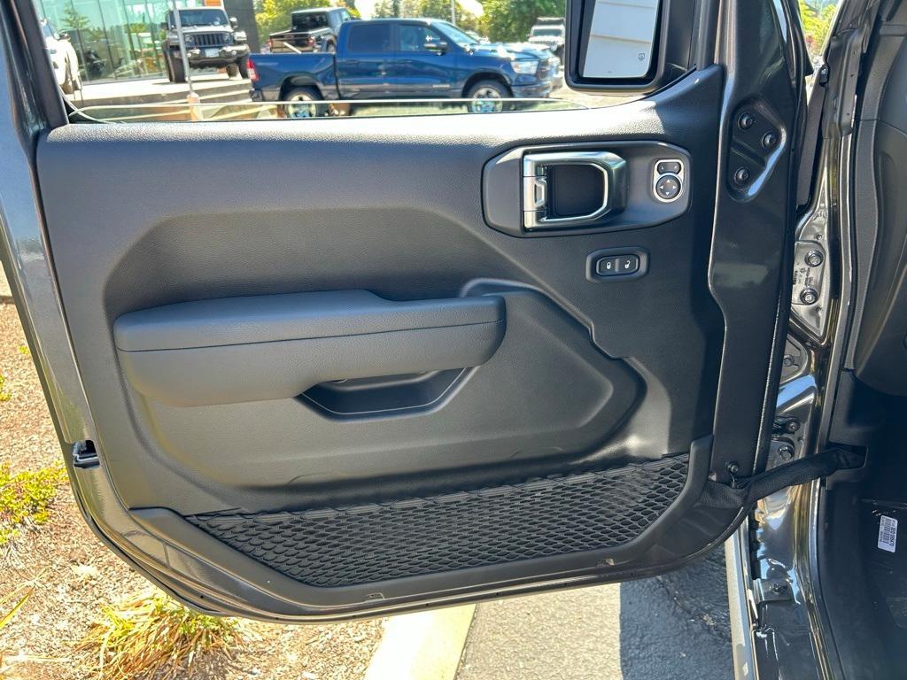 new 2025 Jeep Gladiator car, priced at $46,375