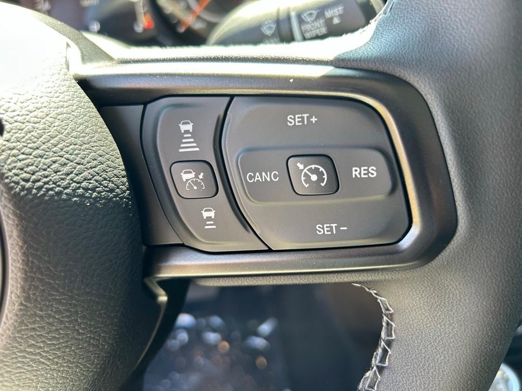 new 2025 Jeep Gladiator car, priced at $46,375