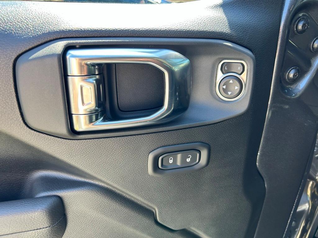 new 2025 Jeep Gladiator car, priced at $46,375