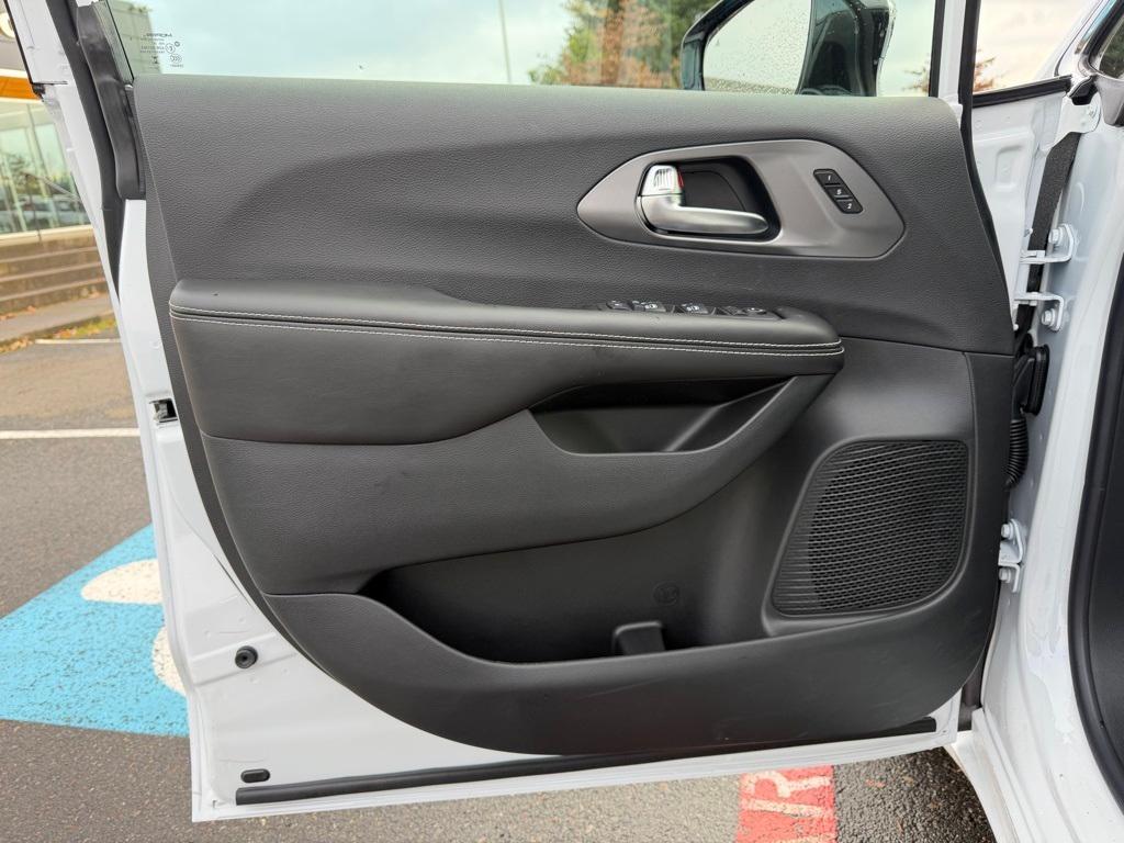 new 2026 Chrysler Pacifica car, priced at $37,992