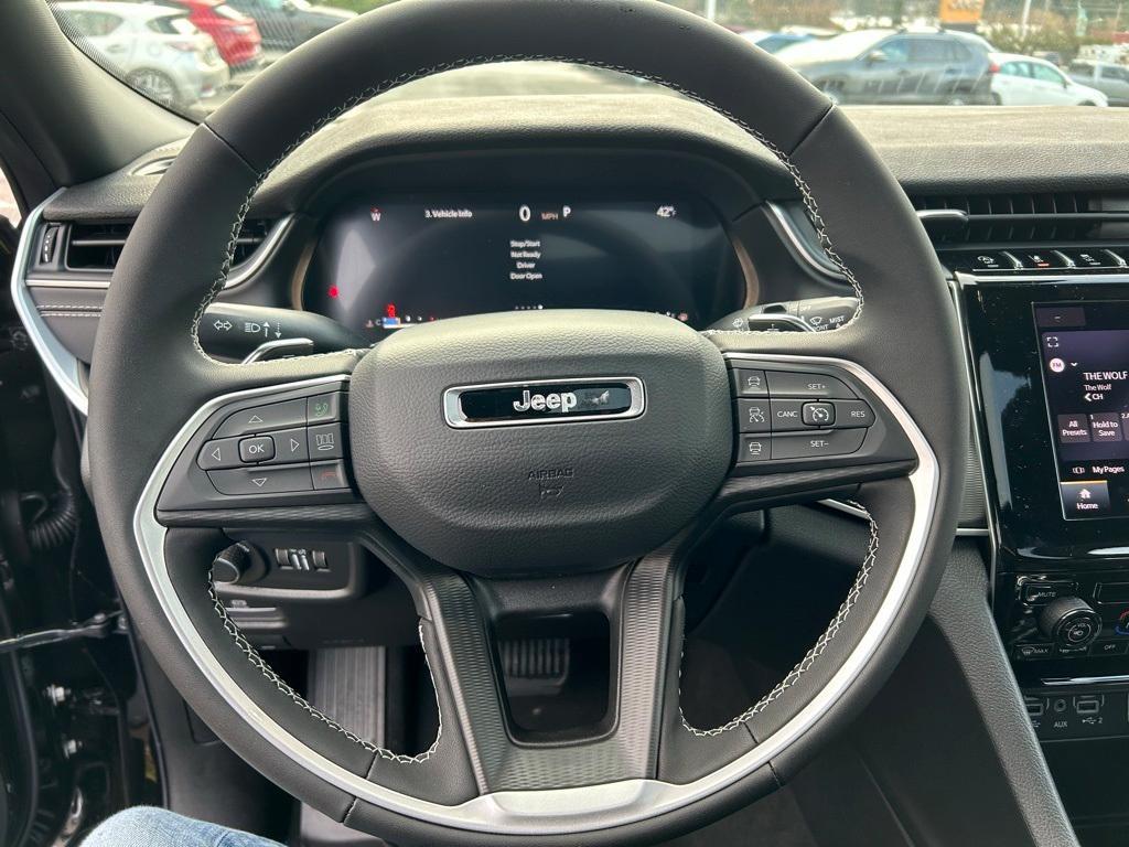 new 2025 Jeep Grand Cherokee car, priced at $34,492