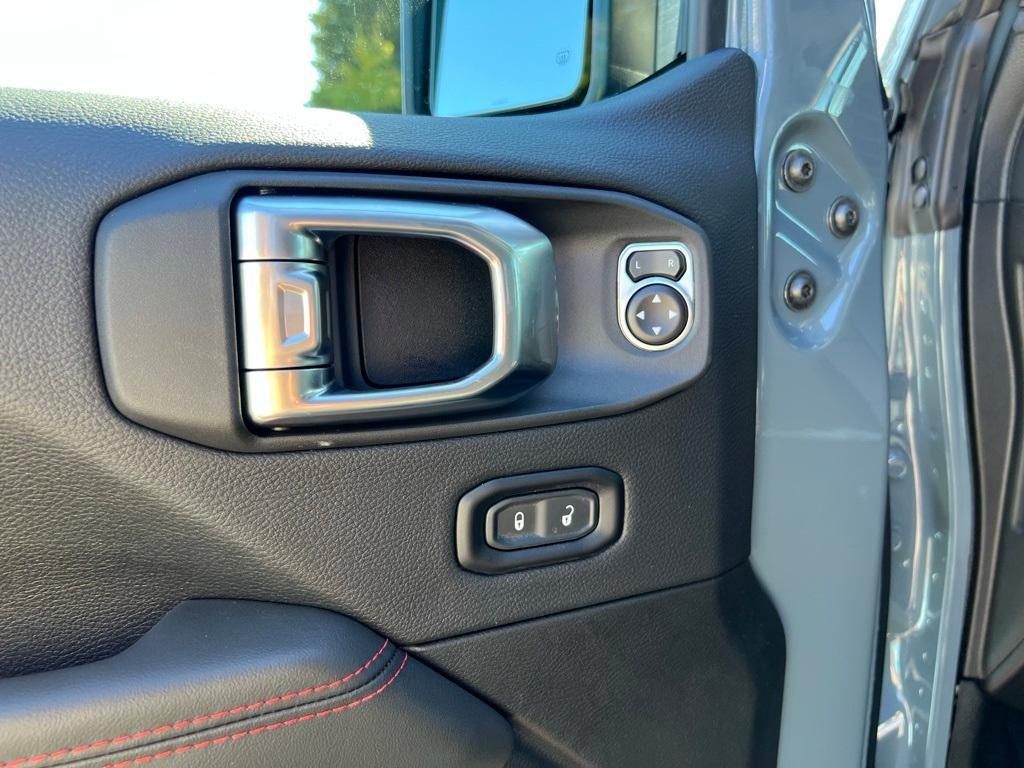 new 2025 Jeep Gladiator car, priced at $53,415