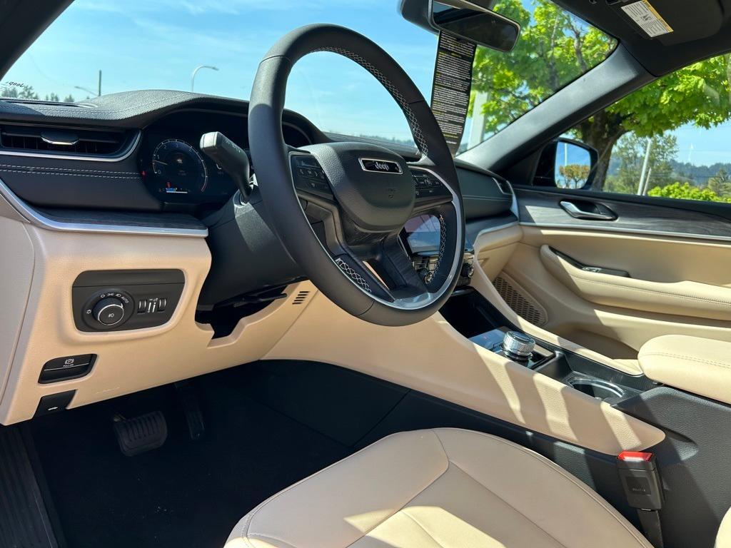 new 2025 Jeep Grand Cherokee car, priced at $46,299