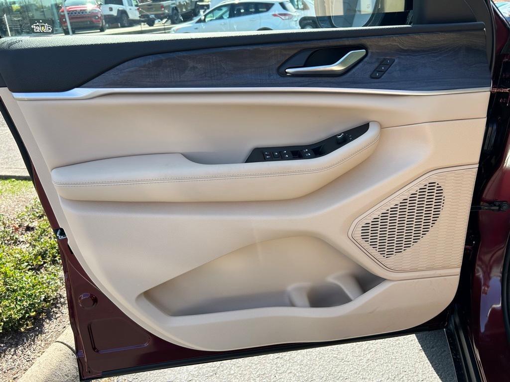 new 2025 Jeep Grand Cherokee car, priced at $46,299