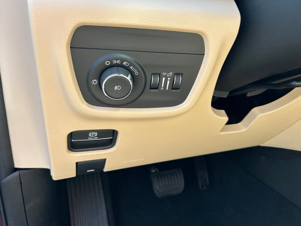 new 2025 Jeep Grand Cherokee car, priced at $46,299