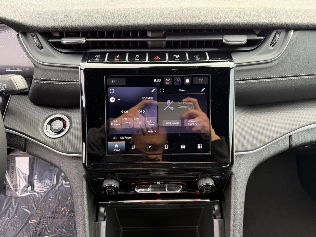 new 2025 Jeep Grand Cherokee car, priced at $38,290