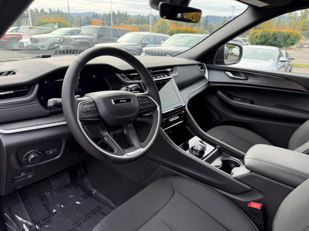 new 2025 Jeep Grand Cherokee car, priced at $38,290