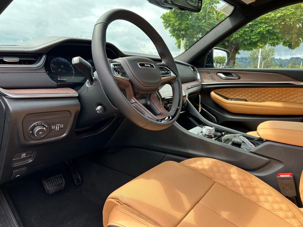 new 2025 Jeep Grand Cherokee car, priced at $60,364