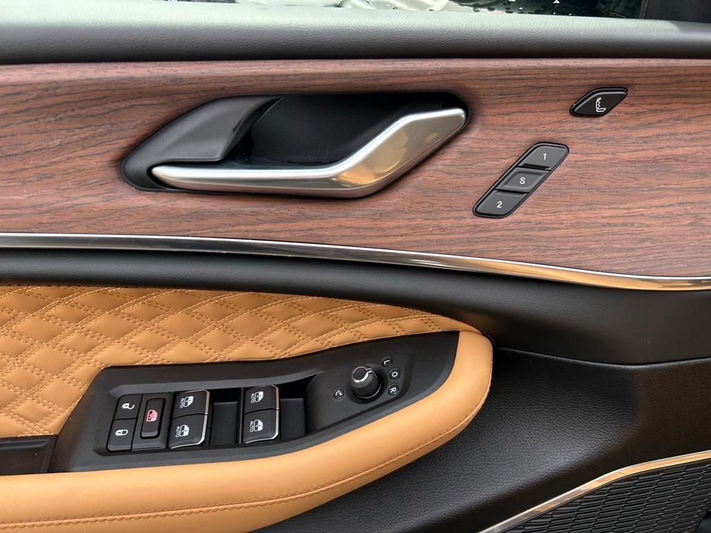 new 2025 Jeep Grand Cherokee car, priced at $60,364