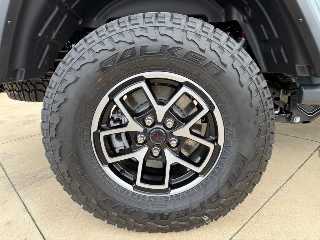 new 2025 Jeep Gladiator car, priced at $50,800