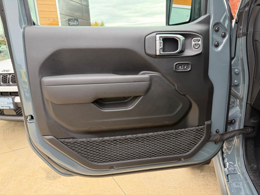 new 2025 Jeep Gladiator car, priced at $50,800