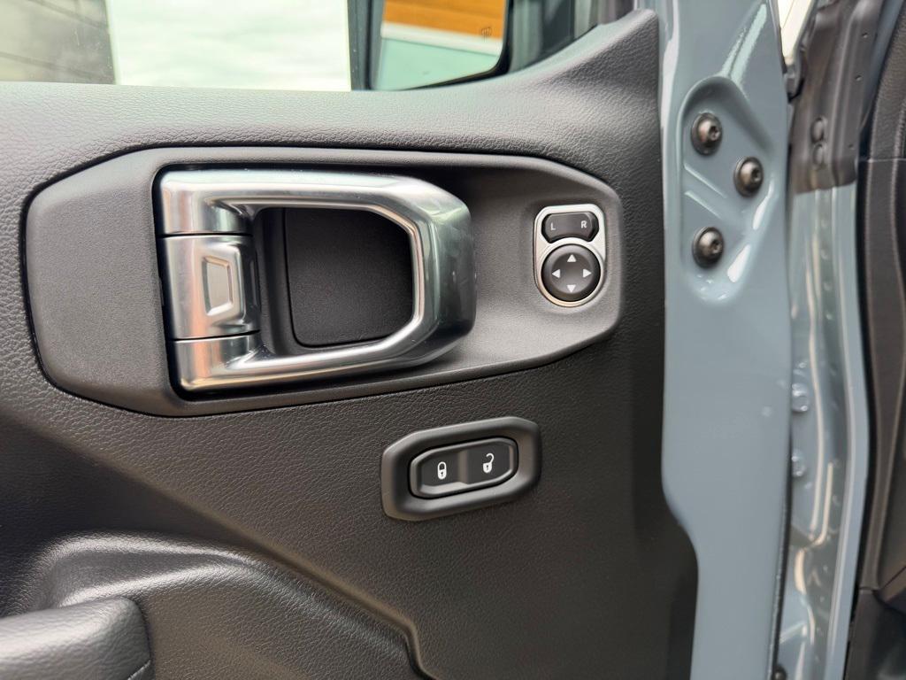 new 2025 Jeep Gladiator car, priced at $50,800