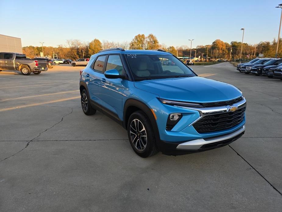 new 2025 Chevrolet TrailBlazer car, priced at $29,700