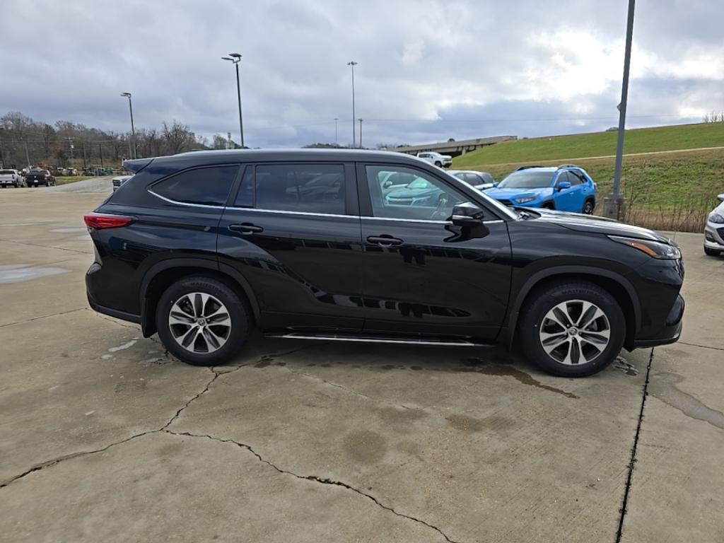 used 2023 Toyota Highlander car, priced at $36,226