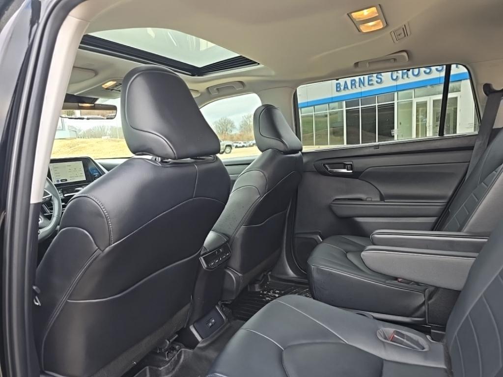 used 2023 Toyota Highlander car, priced at $36,226