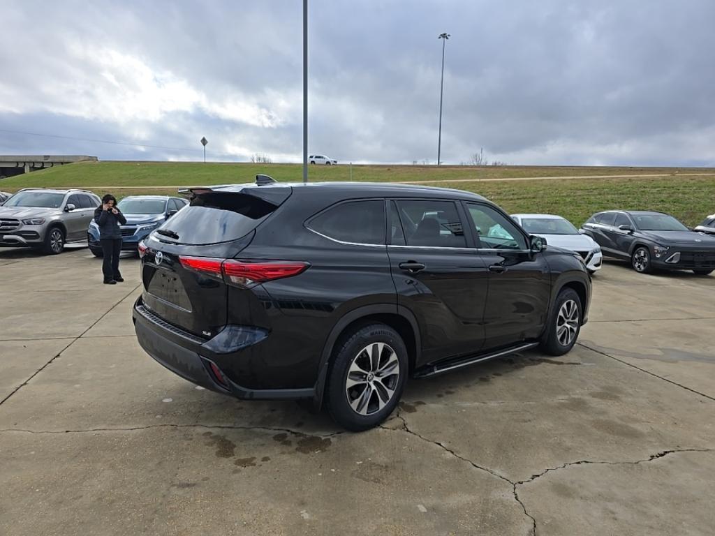 used 2023 Toyota Highlander car, priced at $36,226