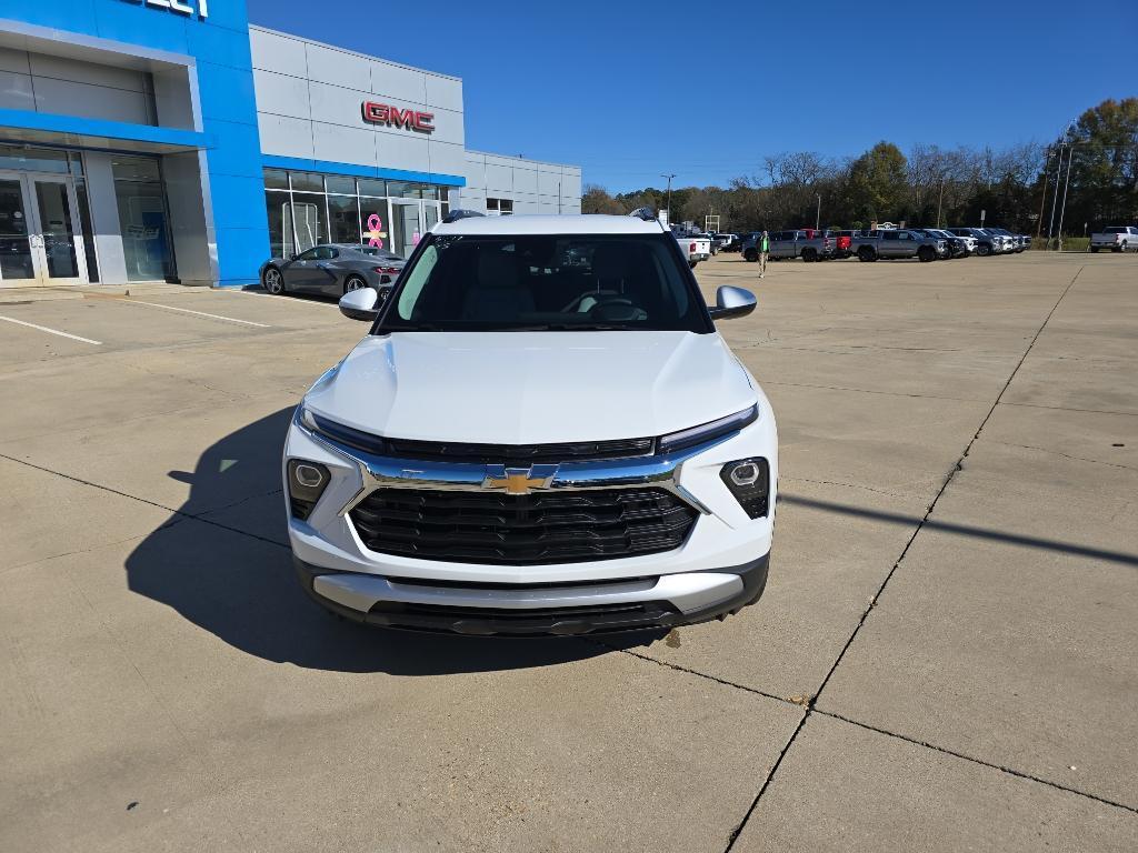 new 2025 Chevrolet TrailBlazer car, priced at $28,500