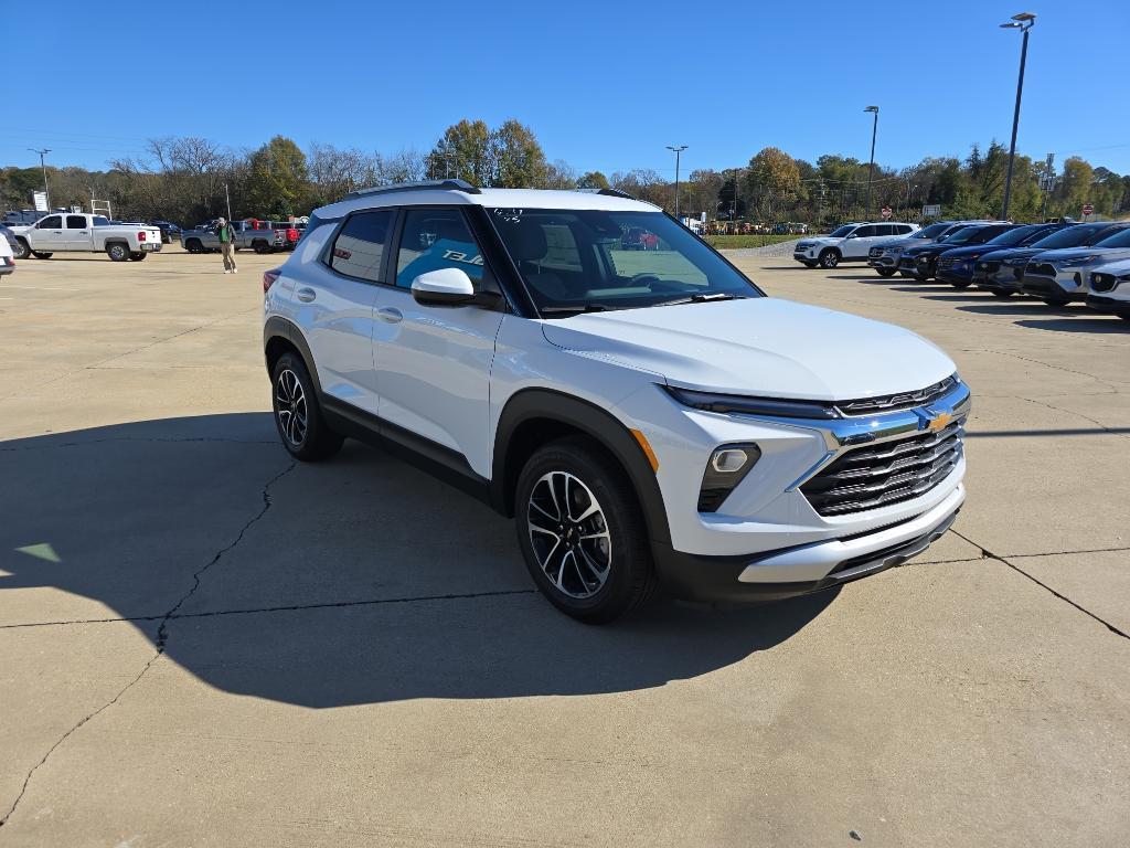 new 2025 Chevrolet TrailBlazer car, priced at $28,500