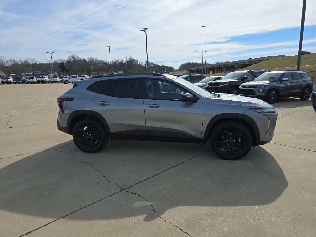 new 2025 Chevrolet Trax car, priced at $27,230