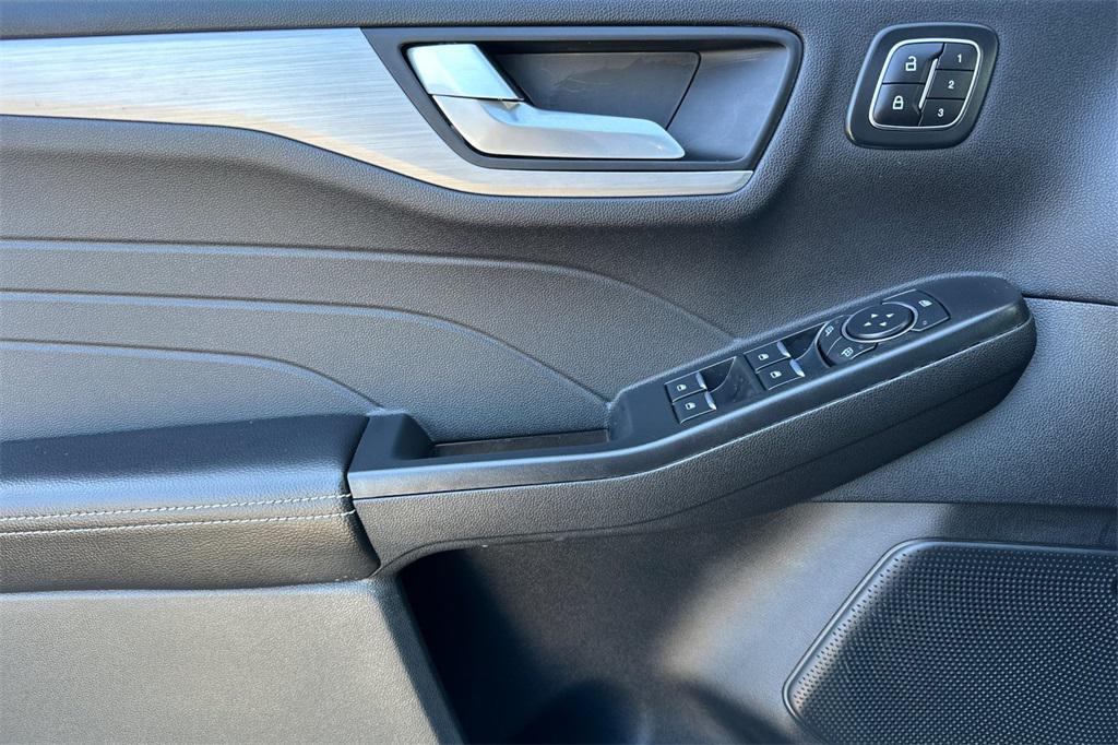 new 2025 Ford Escape PHEV car, priced at $40,015
