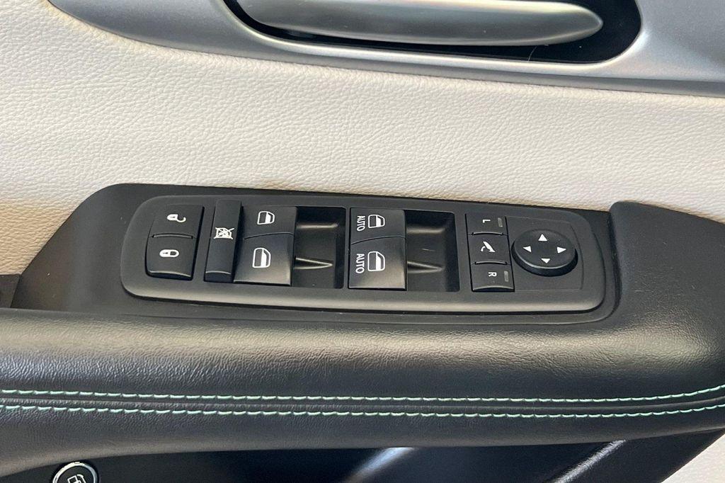 used 2019 Chrysler Pacifica Hybrid car, priced at $22,591