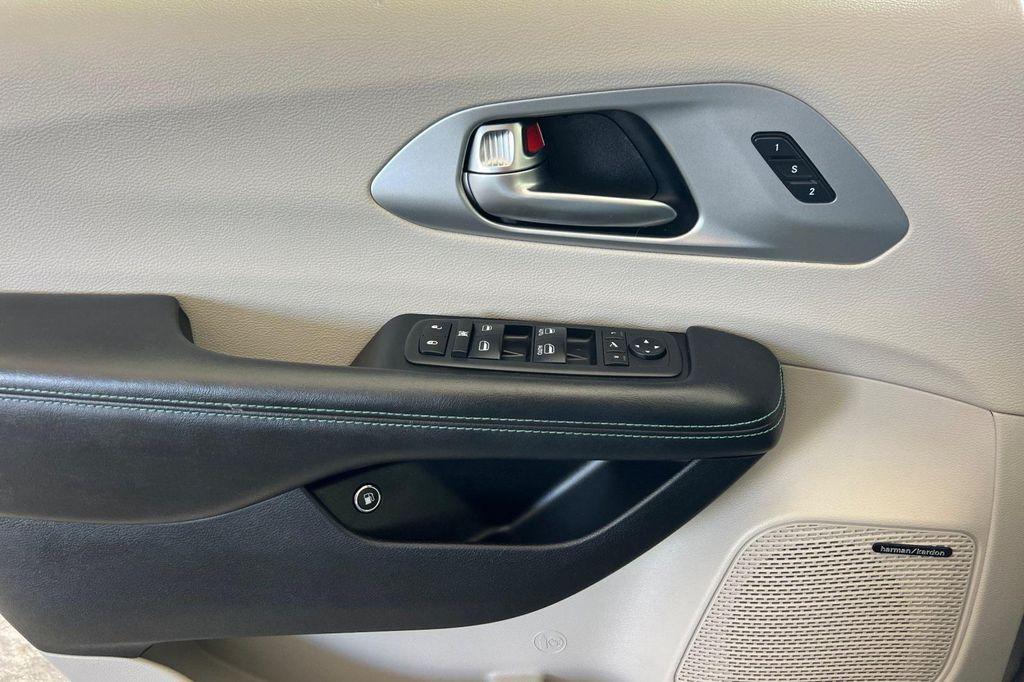 used 2019 Chrysler Pacifica Hybrid car, priced at $22,591