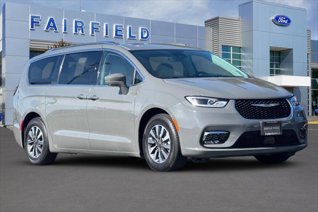 used 2021 Chrysler Pacifica Hybrid car, priced at $22,991