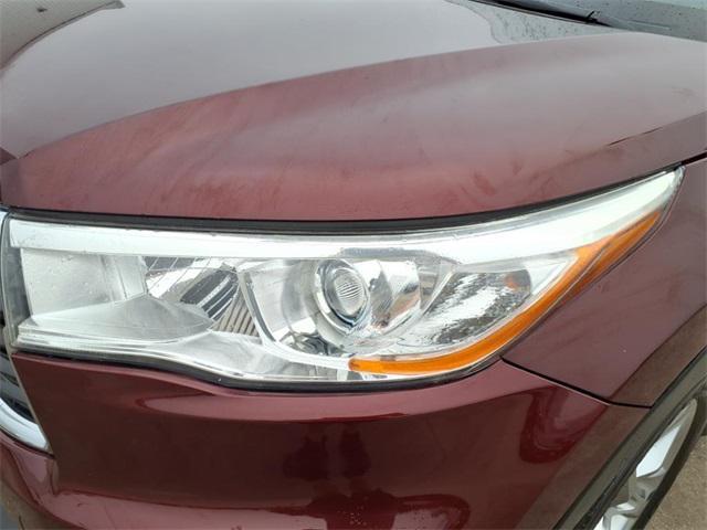 used 2015 Toyota Highlander car, priced at $15,900