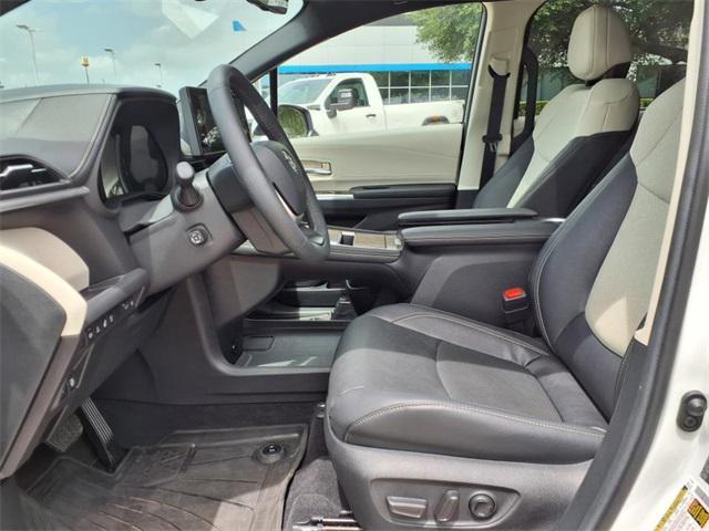 used 2025 Toyota Sienna car