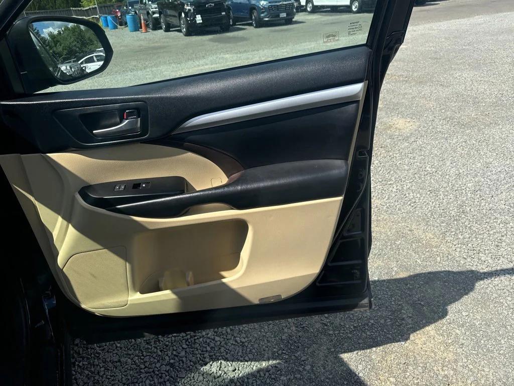 used 2018 Toyota Highlander car, priced at $21,999