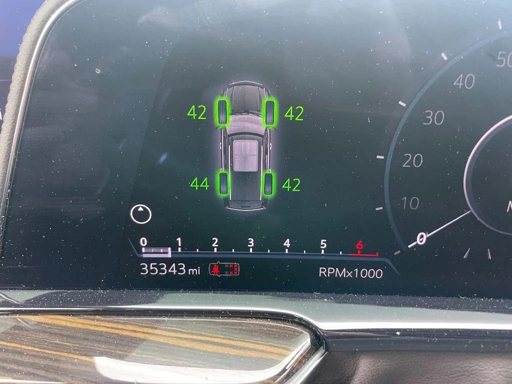 used 2022 Cadillac Escalade ESV car, priced at $65,999