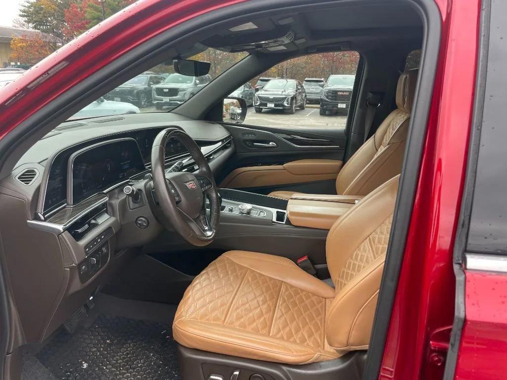 used 2022 Cadillac Escalade ESV car, priced at $65,999