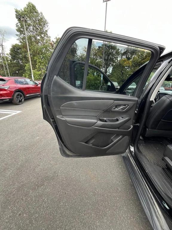 used 2021 Chevrolet Traverse car, priced at $25,499