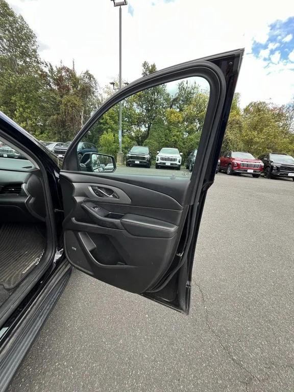 used 2021 Chevrolet Traverse car, priced at $25,499