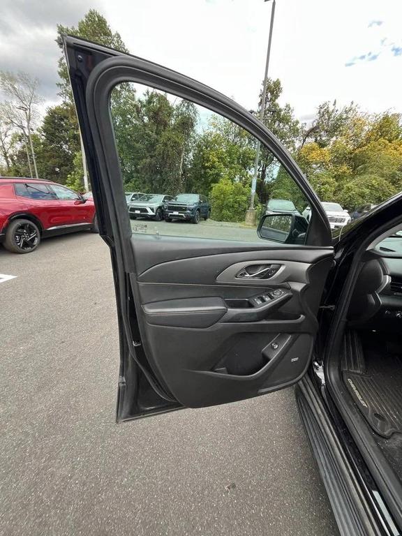 used 2021 Chevrolet Traverse car, priced at $25,499