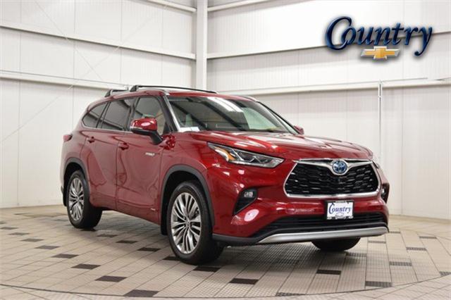 used 2020 Toyota Highlander Hybrid car, priced at $43,999
